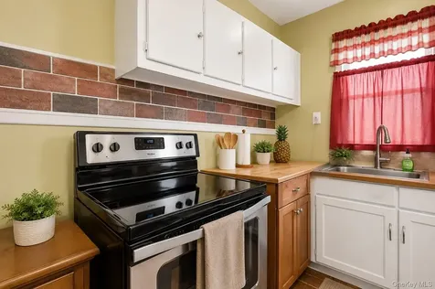 33 Manitou Avenue Poughkeepsie NY 12601