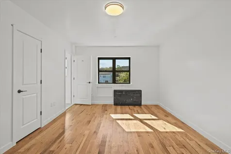 671 Bronx River Road Yonkers NY 10704