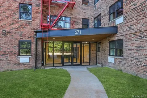 671 Bronx River Road Yonkers NY 10704