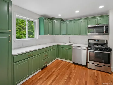 27 Boulder Avenue Hillburn NY 10931