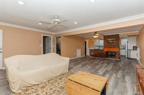 83 Brittle Lane Hicksville NY 11801