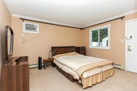83 Brittle Lane Hicksville NY 11801