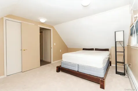 83 Brittle Lane Hicksville NY 11801