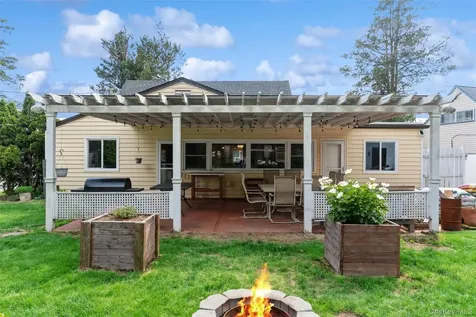 83 Brittle Lane Hicksville NY 11801