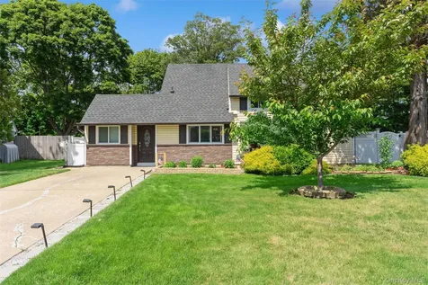 83 Brittle Lane Hicksville NY 11801