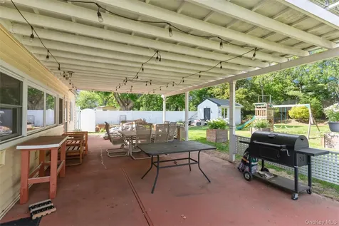 83 Brittle Lane Hicksville NY 11801