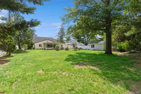 83 Brittle Lane Hicksville NY 11801