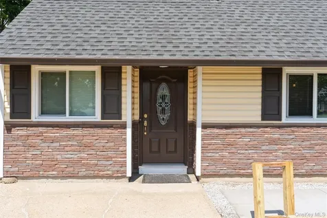 83 Brittle Lane Hicksville NY 11801