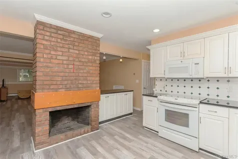 83 Brittle Lane Hicksville NY 11801