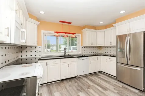 83 Brittle Lane Hicksville NY 11801