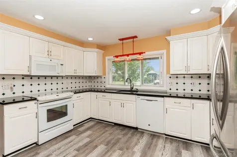83 Brittle Lane Hicksville NY 11801