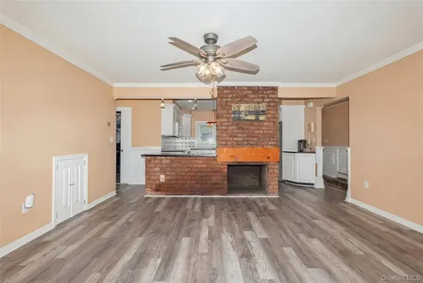 83 Brittle Lane Hicksville NY 11801
