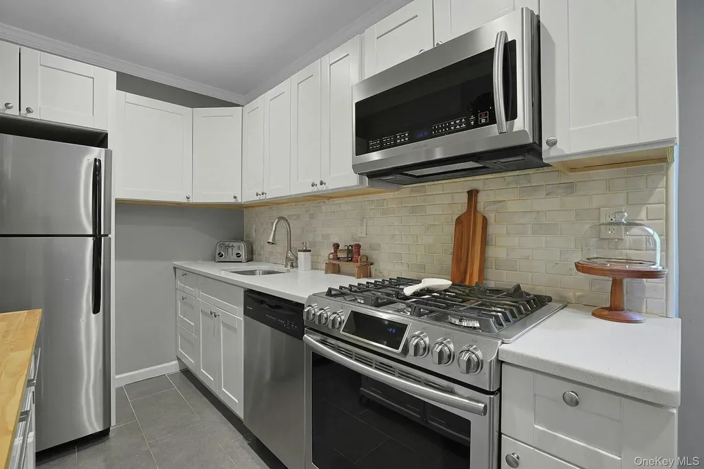 15 Bryant Crescent White Plains NY 10605