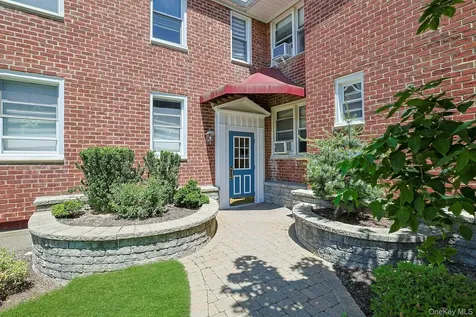 15 Bryant Crescent White Plains NY 10605
