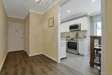 15 Bryant Crescent White Plains NY 10605