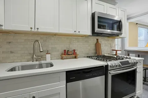 15 Bryant Crescent White Plains NY 10605