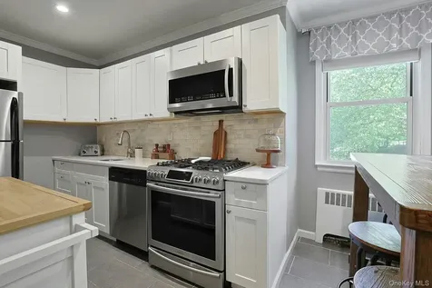 15 Bryant Crescent White Plains NY 10605