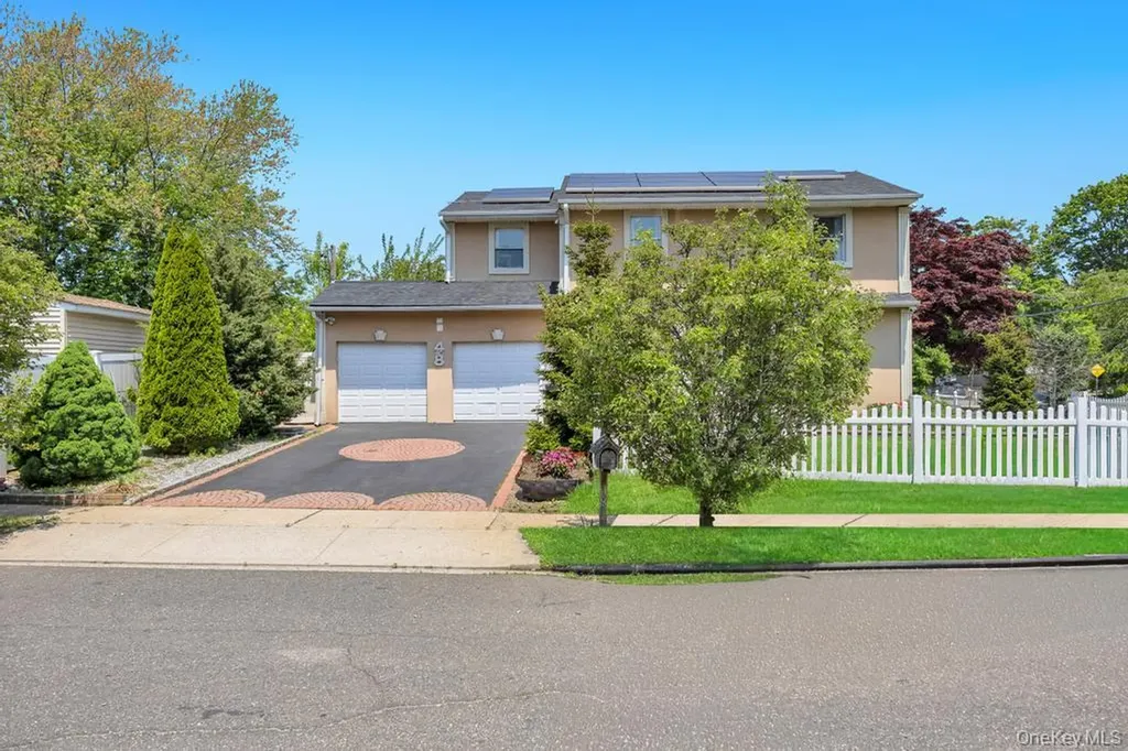 48 E Grove Street Massapequa NY 11758