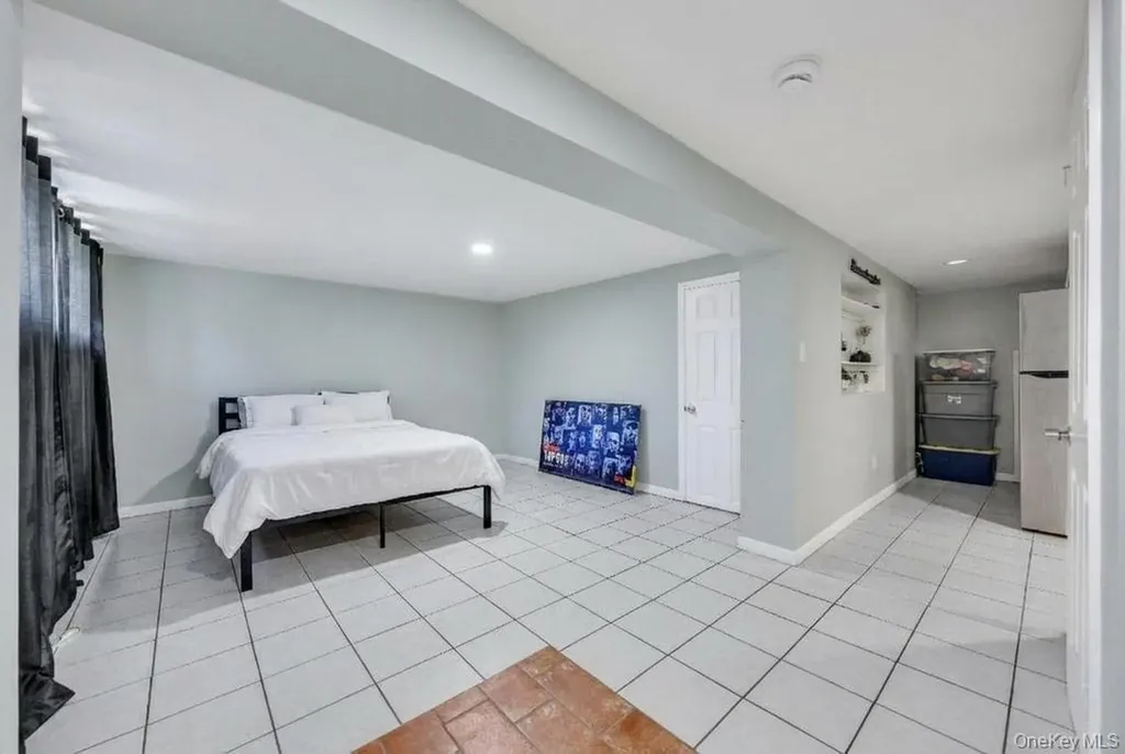 48 E Grove Street Massapequa NY 11758