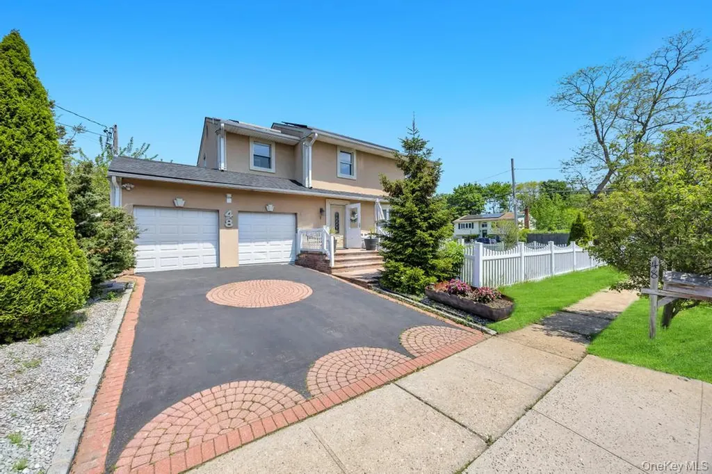 48 E Grove Street Massapequa NY 11758