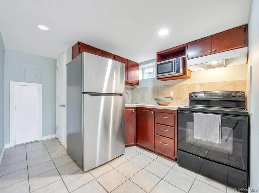 48 E Grove Street Massapequa NY 11758