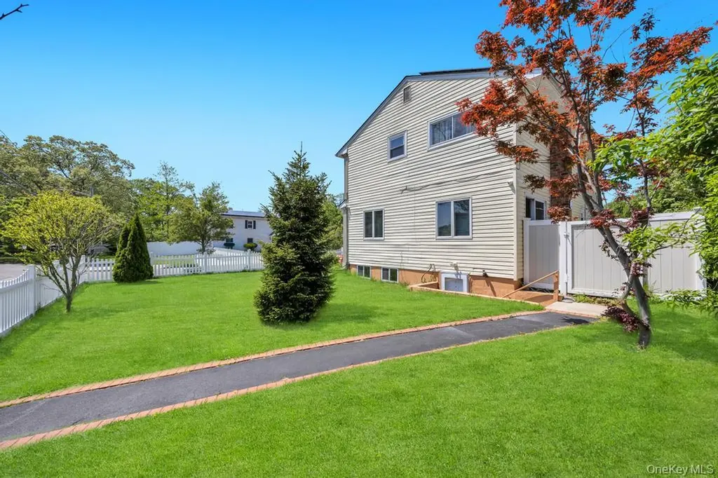 48 E Grove Street Massapequa NY 11758
