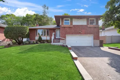 72 Winthrop Road Plainview NY 11803