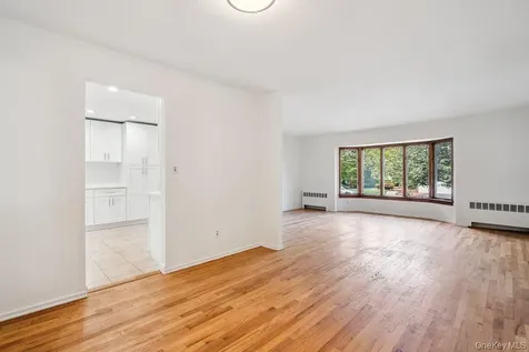 72 Winthrop Road Plainview NY 11803