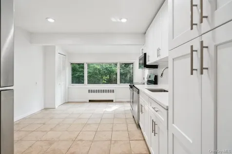 72 Winthrop Road Plainview NY 11803