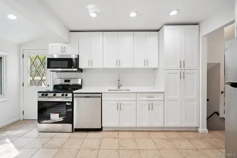 72 Winthrop Road Plainview NY 11803