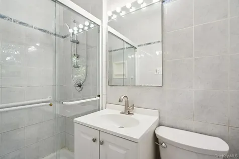 72 Winthrop Road Plainview NY 11803