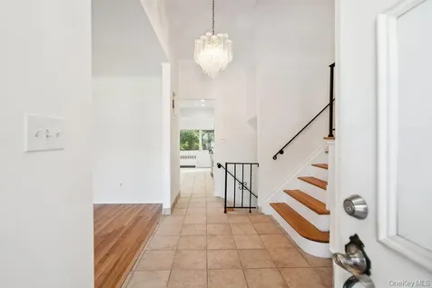 72 Winthrop Road Plainview NY 11803