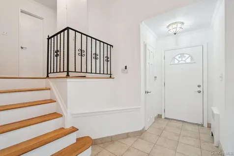 72 Winthrop Road Plainview NY 11803