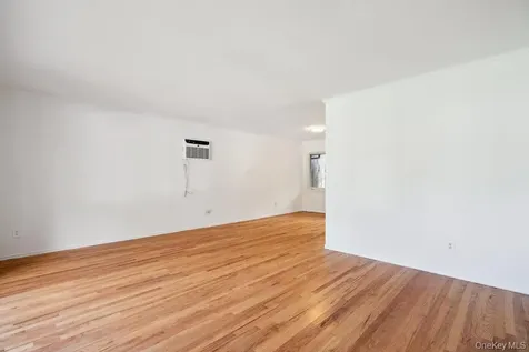 72 Winthrop Road Plainview NY 11803