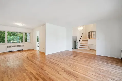 72 Winthrop Road Plainview NY 11803