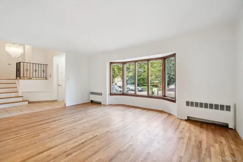 72 Winthrop Road Plainview NY 11803