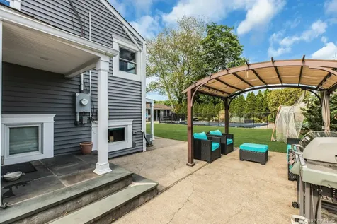 121 Lowell Road Sayville NY 11782