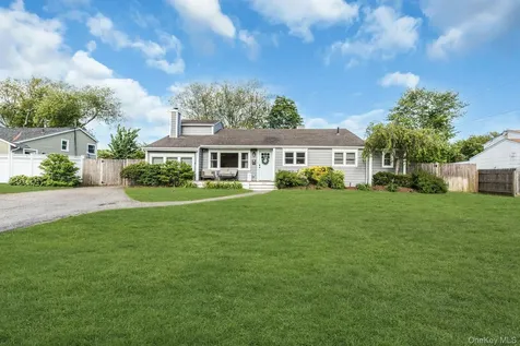 121 Lowell Road Sayville NY 11782