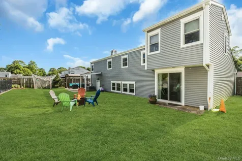 121 Lowell Road Sayville NY 11782