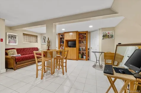 960 Cliffside Avenue North Woodmere NY 11581
