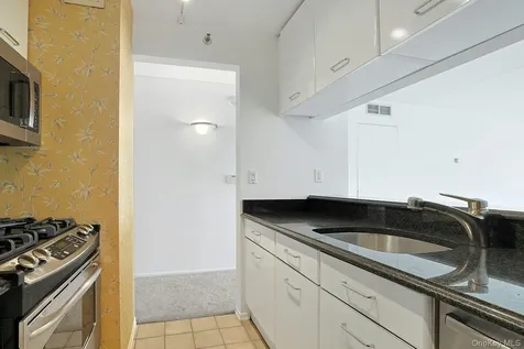 4 Martine Avenue White Plains NY 10606
