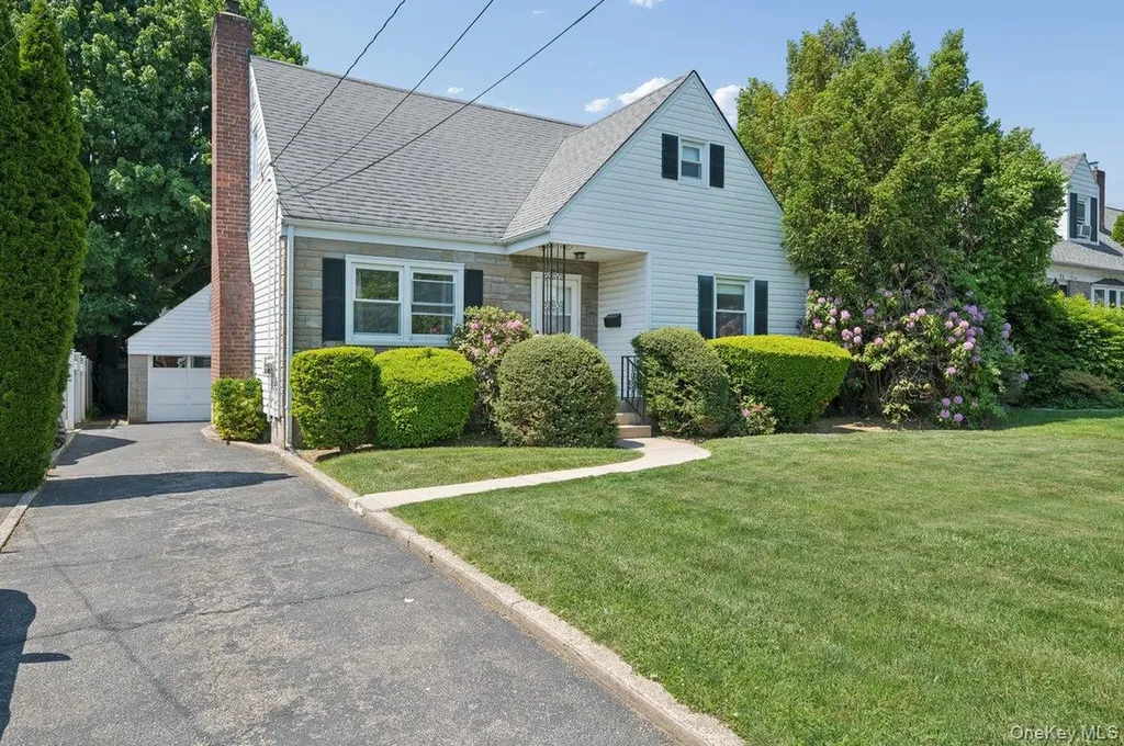 65 Lyons Road Scarsdale NY 10583