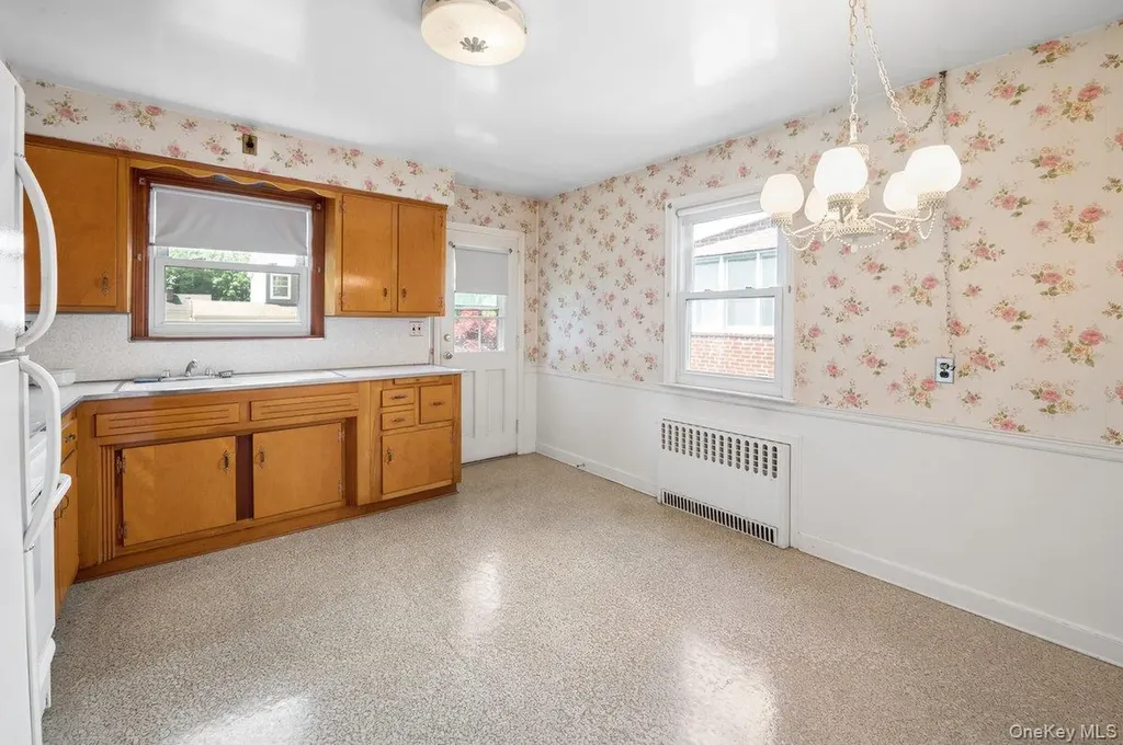 65 Lyons Road Scarsdale NY 10583