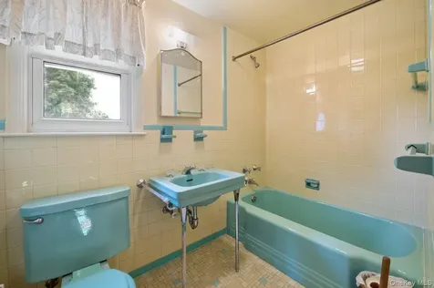 65 Lyons Road Scarsdale NY 10583