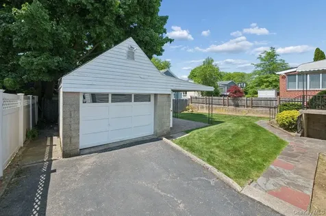 65 Lyons Road Scarsdale NY 10583