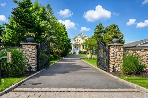 136 Asharoken Avenue Northport NY 11768