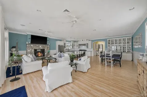 136 Asharoken Avenue Northport NY 11768