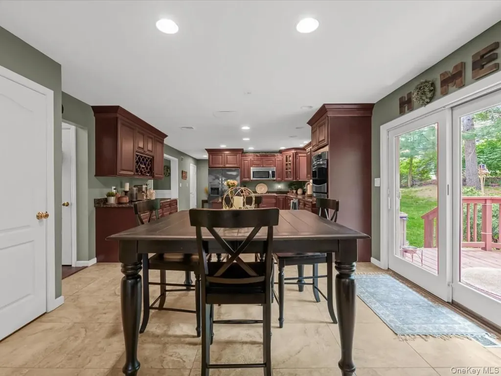 2 Seaview Ledge Shoreham NY 11786