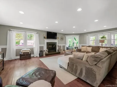 2 Seaview Ledge Shoreham NY 11786