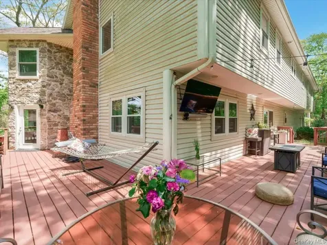 2 Seaview Ledge Shoreham NY 11786